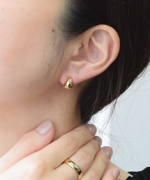 CALIN STANDARD(カリンスタンダード)の「◆金属アレルギー対応◆◆made in japan◆【痛くない】【落ちにくい】【ストレスフリーな着け心地】 オーバルドロップ ミニループフィットイヤリング(イヤリング・レディース・シルバー/ゴールド/ピンクゴールド・FREE)」の2枚目の写真