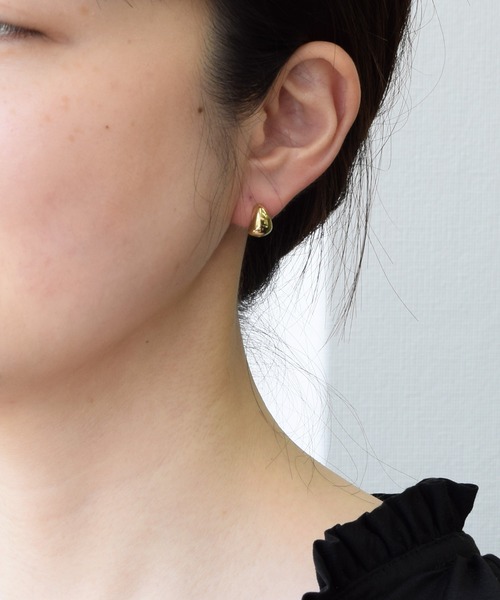CALIN STANDARD(カリンスタンダード)の「◆金属アレルギー対応◆◆made in japan◆【痛くない】【落ちにくい】【ストレスフリーな着け心地】 オーバルドロップ ミニループフィットイヤリング(イヤリング・レディース・シルバー/ゴールド/ピンクゴールド・FREE)」の6枚目の写真