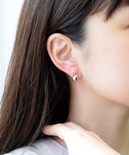 CALIN STANDARD(カリンスタンダード)の「◆金属アレルギー対応◆◆made in japan◆【痛くない】【落ちにくい】【ストレスフリーな着け心地】 オーバルドロップ ミニループフィットイヤリング(イヤリング・レディース・シルバー/ゴールド/ピンクゴールド・FREE)」の7枚目の写真