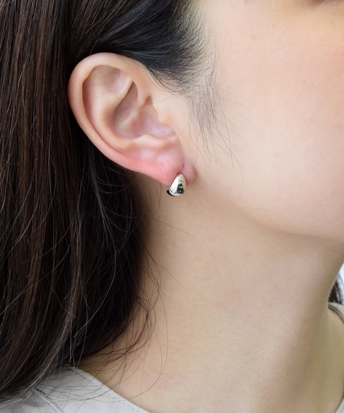 CALIN STANDARD(カリンスタンダード)の「◆金属アレルギー対応◆◆made in japan◆【痛くない】【落ちにくい】【ストレスフリーな着け心地】 オーバルドロップ ミニループフィットイヤリング(イヤリング・レディース・シルバー/ゴールド/ピンクゴールド・FREE)」の8枚目の写真