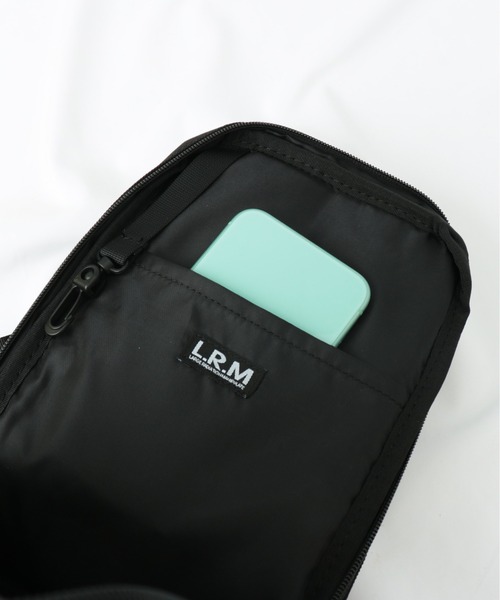 L.R.M(エルアールエム)の「L.R.M 隠しジップボディバッグ(ボディバッグ/ウエストポーチ・メンズ・ブラック/ブラック系その他/グレー・FREE)」の10枚目の写真