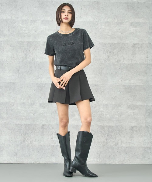 ANAP（アナップ）の「ANAP エンボスロゴＴシャツ（Tシャツ/カットソー・レディース・ブラック/ブルー/ピンク/ネイビー・FREE）」の7枚目の写真