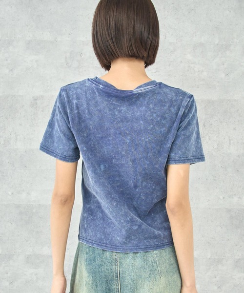 ANAP（アナップ）の「ANAP エンボスロゴＴシャツ（Tシャツ/カットソー・レディース・ブラック/ブルー/ピンク/ネイビー・FREE）」の5枚目の写真