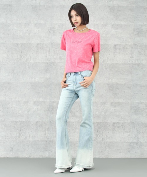 ANAP（アナップ）の「ANAP エンボスロゴＴシャツ（Tシャツ/カットソー・レディース・ブラック/ブルー/ピンク/ネイビー・FREE）」の19枚目の写真