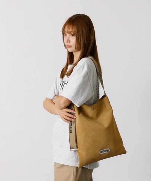 OUTDOOR PRODUCTS(アウトドアプロダクツ)の「【OUTDOOR PRODUCTS / アウトドアプロダクツ】Jacquard Tapelogo Tote/テープロゴ縦型トート/ユニセックス(ショルダーバッグ・メンズ・ブラック/ブラウン/グレー/アイボリー/キャメル・フリー)」の5枚目の写真