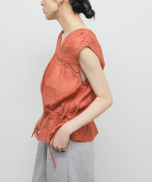 KBF(ケイビーエフ)の「2WAYノースリーブブラウス(シャツ/ブラウス・レディース・ネイビー/オレンジ/アイボリー・ONE)」の4枚目の写真