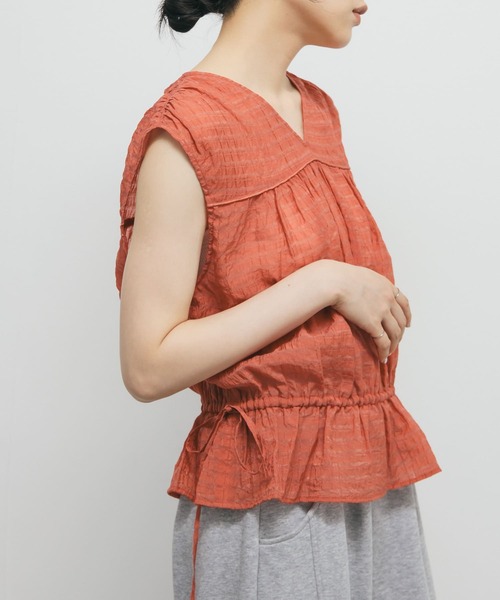 KBF(ケイビーエフ)の「2WAYノースリーブブラウス(シャツ/ブラウス・レディース・ネイビー/オレンジ/アイボリー・ONE)」の6枚目の写真