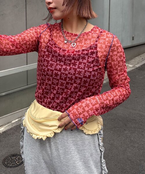 HELLO.SANFRANCISCO（ハローサンフランシスコ）の「【HELLO.SANFRANCISCO/ハローサンフランシスコ】ブロックフラワーシアートップス（Tシャツ/カットソー・レディース・レッド/ブラック/オレンジ系その他/ブラック系その他/オレンジ/グリーン/サックスブルー・ONE SIZE）」の5枚目の写真