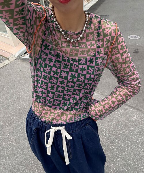 HELLO.SANFRANCISCO（ハローサンフランシスコ）の「【HELLO.SANFRANCISCO/ハローサンフランシスコ】ブロックフラワーシアートップス（Tシャツ/カットソー・レディース・レッド/ブラック/オレンジ系その他/ブラック系その他/オレンジ/グリーン/サックスブルー・ONE SIZE）」の3枚目の写真