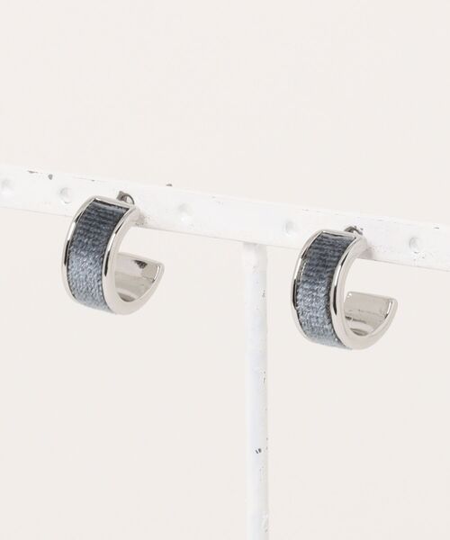 GOLDY(ゴールディ)の「【GOLDY】Semi-hoope pirece 1250909※(ピアス(両耳用)・レディース・ブラウン/レッド/ブルー/グリーン・FREE)」の4枚目の写真