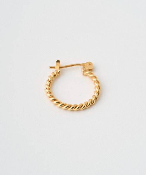Juha(ユハ)の「PIERCE - TWIST - GOLD(ピアス(片耳用)・メンズ・ゴールド・FREE)」の1枚目の写真
