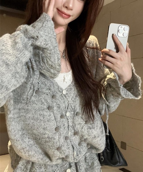 gossip!ロサンゼルス(ゴシップロサンゼルス)の「ドロストアクセント かぎ編みエアリーゆったりカジュアルニットカーディガン(ニット/セーター・レディース・グレー/オフホワイト・M)」の4枚目の写真