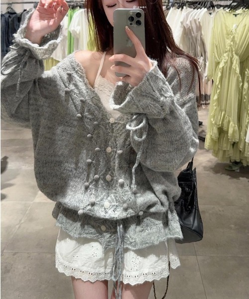 gossip!ロサンゼルス(ゴシップロサンゼルス)の「ドロストアクセント かぎ編みエアリーゆったりカジュアルニットカーディガン(ニット/セーター・レディース・グレー/オフホワイト・M)」の9枚目の写真