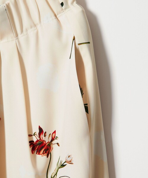 EMMEL REFINES（エメルリファインズ）の「＜EMMEL REFINES＞EM フラワープリント イージーパンツ 2（その他パンツ・レディース・オフホワイト/ブラック・S/M）」の3枚目の写真