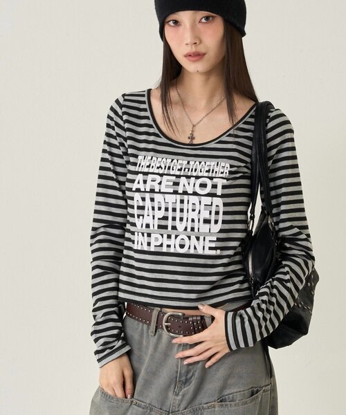 WHO'S WHO gallery（フーズフーギャラリー）の「【WEB限定】メッセージトップス（Tシャツ/カットソー・レディース・ブラック/ダークブラウン/ホワイト/ブルー系その他/ネイビー/グレー/チャコールグレー/ブラック系その他/ホワイト系その他/ミント/ブラック系その他2/イエロー系その他/グレー系その他/グレー系その他2・FREE）」の9枚目の写真