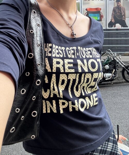 WHO'S WHO gallery（フーズフーギャラリー）の「【WEB限定】メッセージトップス（Tシャツ/カットソー・レディース・ブラック/ダークブラウン/ホワイト/ブルー系その他/ネイビー/グレー/チャコールグレー/ブラック系その他/ホワイト系その他/ミント/ブラック系その他2/イエロー系その他/グレー系その他/グレー系その他2・FREE）」の13枚目の写真