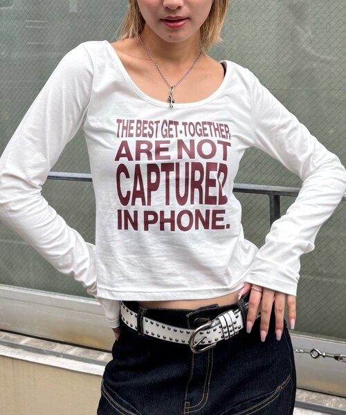 WHO'S WHO gallery（フーズフーギャラリー）の「【WEB限定】メッセージトップス（Tシャツ/カットソー・レディース・ブラック/ダークブラウン/ホワイト/ブルー系その他/ネイビー/グレー/チャコールグレー/ブラック系その他/ホワイト系その他/ミント/ブラック系その他2/イエロー系その他/グレー系その他/グレー系その他2・FREE）」の2枚目の写真