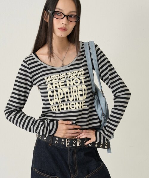 WHO'S WHO gallery（フーズフーギャラリー）の「【WEB限定】メッセージトップス（Tシャツ/カットソー・レディース・ブラック/ダークブラウン/ホワイト/ブルー系その他/ネイビー/グレー/チャコールグレー/ブラック系その他/ホワイト系その他/ミント/ブラック系その他2/イエロー系その他/グレー系その他/グレー系その他2・FREE）」の10枚目の写真