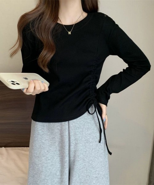 Ritzy（リッツィー）の「サイドシャーリング ショルダーカット トップス（Tシャツ/カットソー・レディース・グレー/ブラック/ホワイト・FREE）」の7枚目の写真