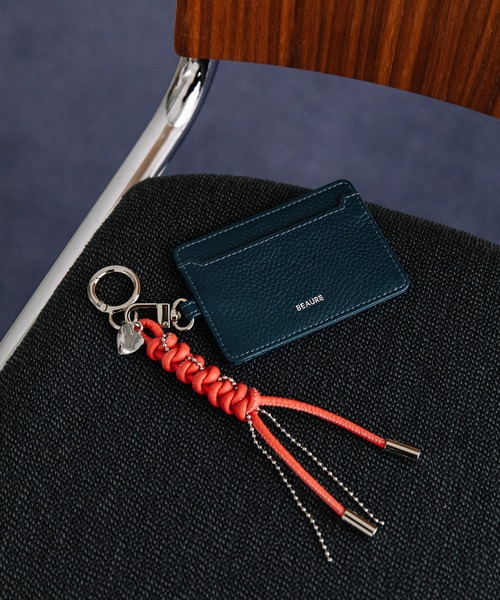 Beau're(ヴュレ)の「BEAURE レザーコード付き パスケース(パスケース・レディース・シルバー/アイボリー/ネイビー/イエロー/ブラウン/ピンク・FREE)」の4枚目の写真