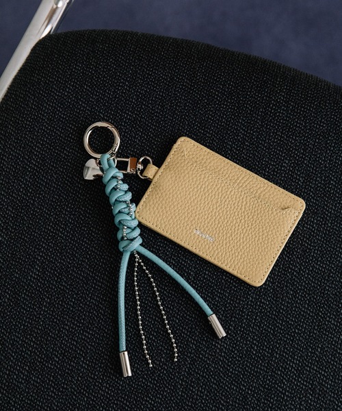 Beau're(ヴュレ)の「BEAURE レザーコード付き パスケース(パスケース・レディース・シルバー/アイボリー/ネイビー/イエロー/ブラウン/ピンク・FREE)」の1枚目の写真