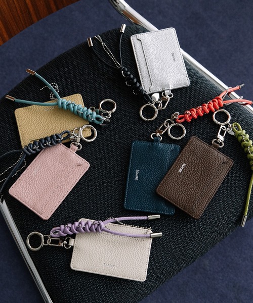 Beau're(ヴュレ)の「BEAURE レザーコード付き パスケース(パスケース・レディース・シルバー/アイボリー/ネイビー/イエロー/ブラウン/ピンク・FREE)」の12枚目の写真