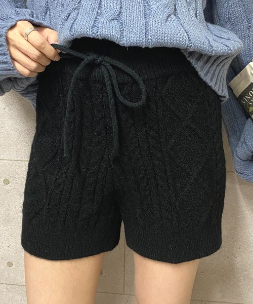 NANEA(ナネア)の「ケーブル編みニットショートパンツ(その他パンツ・レディース・ホワイト/グレー/ブラック・フリー)」の1枚目の写真