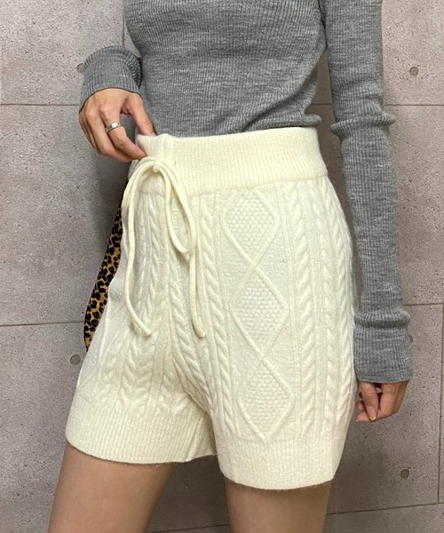 NANEA(ナネア)の「ケーブル編みニットショートパンツ(その他パンツ・レディース・ホワイト/グレー/ブラック・フリー)」の21枚目の写真
