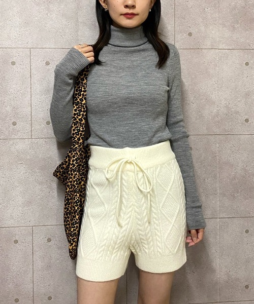 NANEA(ナネア)の「ケーブル編みニットショートパンツ(その他パンツ・レディース・ホワイト/グレー/ブラック・フリー)」の4枚目の写真
