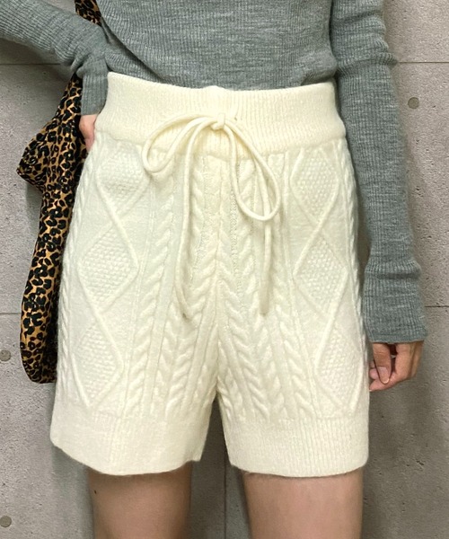 NANEA(ナネア)の「ケーブル編みニットショートパンツ(その他パンツ・レディース・ホワイト/グレー/ブラック・フリー)」の5枚目の写真