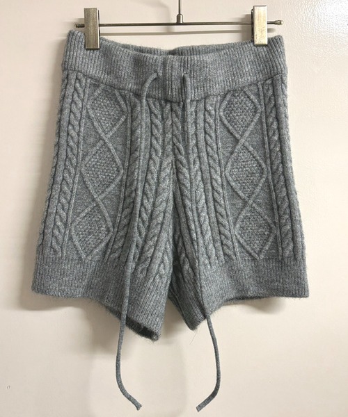 NANEA(ナネア)の「ケーブル編みニットショートパンツ(その他パンツ・レディース・ホワイト/グレー/ブラック・フリー)」の13枚目の写真