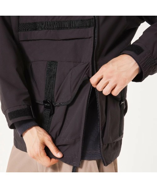 OAKLEY（オークリー）の「OAKLEY Fgl Stroke Anorak 5.7（オークリー FGL ストローク アノラック 5.7）（ナイロンジャケット・メンズ・ブラック系/ブラウン系・MEDIUM/LARGE/SMALL）」の4枚目の写真