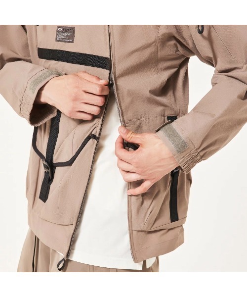 OAKLEY（オークリー）の「OAKLEY Fgl Stroke Anorak 5.7（オークリー FGL ストローク アノラック 5.7）（ナイロンジャケット・メンズ・ブラック系/ブラウン系・MEDIUM/LARGE/SMALL）」の18枚目の写真
