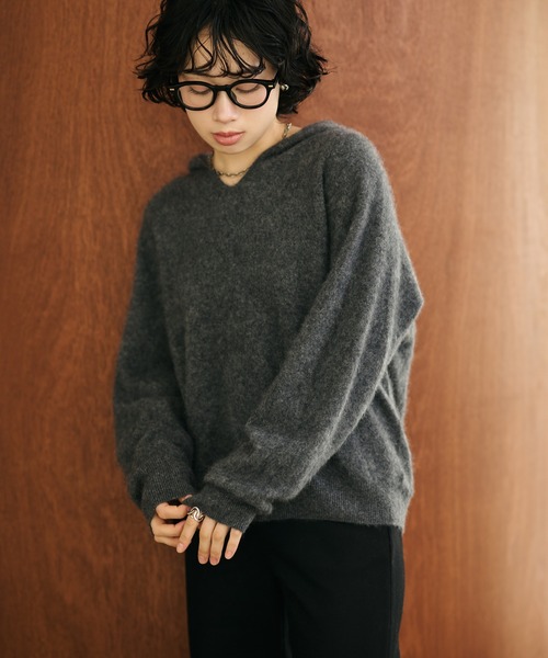 LAULEN（ローレン）の「wool cashmere hoodie knit pullover /ウールカシミヤフード付きニットプルオーバー（Tシャツ/カットソー・レディース・チャコールグレー/ベージュ・FREE）」の11枚目の写真