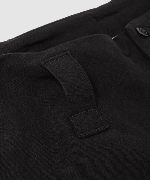 WhoWhat(フーワット)の「ORIGAMI POCKET CARGO PANTS(カーゴパンツ・メンズ・ホワイト/ブラック・M)」の6枚目の写真