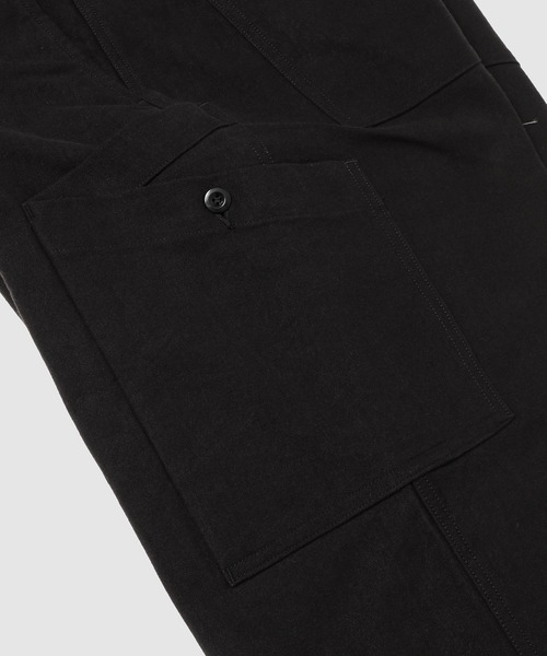 WhoWhat(フーワット)の「ORIGAMI POCKET CARGO PANTS(カーゴパンツ・メンズ・ホワイト/ブラック・M)」の10枚目の写真
