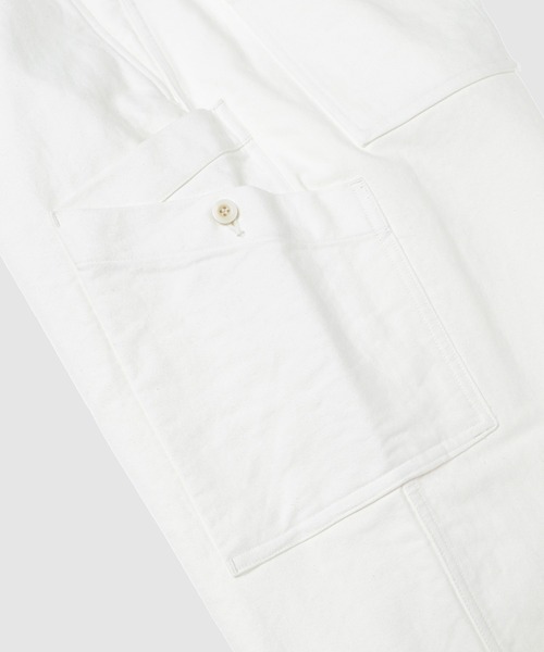 WhoWhat(フーワット)の「ORIGAMI POCKET CARGO PANTS(カーゴパンツ・メンズ・ホワイト/ブラック・M)」の14枚目の写真