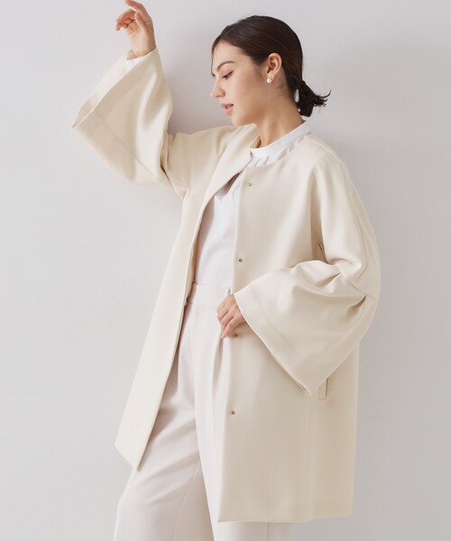 OPAQUE.CLIP（オペークドットクリップ）の「フレアスリーブミドルコート【洗濯機OK】（ノーカラーコート・レディース・オフホワイト/ブラック・40/38/36）」の3枚目の写真