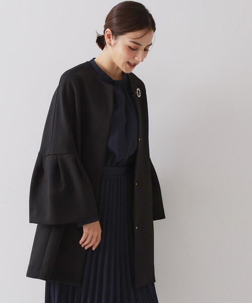 OPAQUE.CLIP（オペークドットクリップ）の「フレアスリーブミドルコート【洗濯機OK】（ノーカラーコート・レディース・オフホワイト/ブラック・40/38/36）」の7枚目の写真