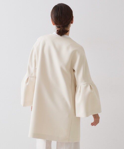 OPAQUE.CLIP（オペークドットクリップ）の「フレアスリーブミドルコート【洗濯機OK】（ノーカラーコート・レディース・オフホワイト/ブラック・40/38/36）」の13枚目の写真