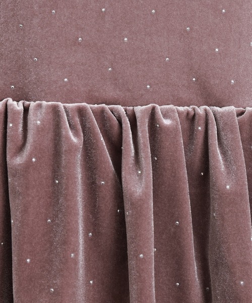 ASTORIA ODIER（アストリアオディール）の「ラインスト―ンベロアキャミワンピース（ワンピース・レディース・ライトグレー/モカ/ブラック・MEDIUM）」の4枚目の写真