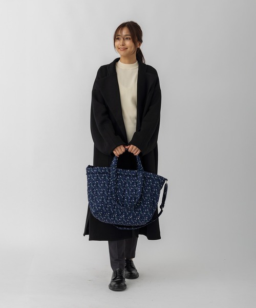 AJUGA.(アジュガ)の「メルトキルティングトートバッグ(トートバッグ・レディース・ホワイト/ネイビー・ONE SIZE)」の4枚目の写真
