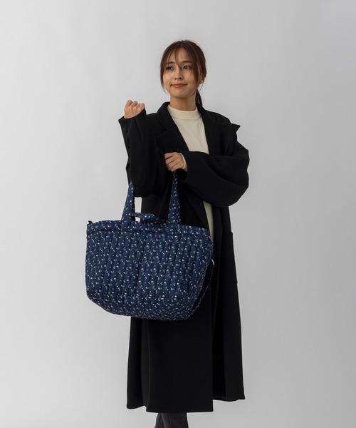 AJUGA.(アジュガ)の「メルトキルティングトートバッグ(トートバッグ・レディース・ホワイト/ネイビー・ONE SIZE)」の5枚目の写真
