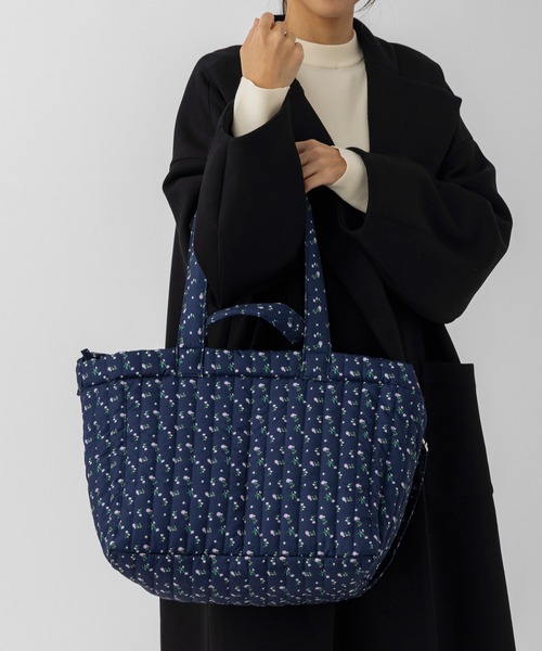 AJUGA.(アジュガ)の「メルトキルティングトートバッグ(トートバッグ・レディース・ホワイト/ネイビー・ONE SIZE)」の9枚目の写真