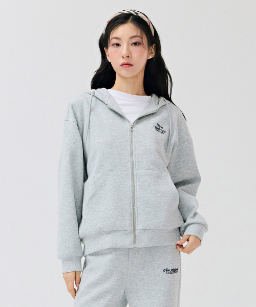 CHASECULT(チェイスカルト)の「レディースレタリングポイントフードジップアップ-DERG4363B0B(パーカー・レディース・ライトグレー・90/85)」の1枚目の写真