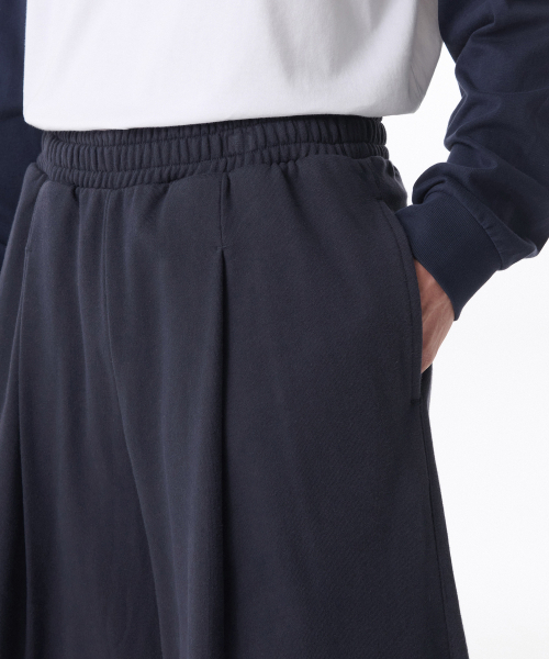MUSINSA STANDARD（ムシンサスタンダード）の「ワンタックロングバミューダスウェットパンツ [ネイビー]（その他パンツ・メンズ・その他・LARGE/SMALL/MEDIUM/X-LARGE/XX-LARGE/XXX-LARGE）」の5枚目の写真