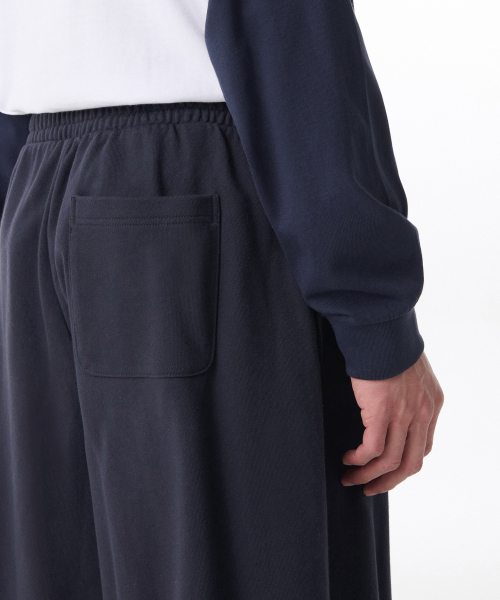MUSINSA STANDARD（ムシンサスタンダード）の「ワンタックロングバミューダスウェットパンツ [ネイビー]（その他パンツ・メンズ・その他・LARGE/SMALL/MEDIUM/X-LARGE/XX-LARGE/XXX-LARGE）」の4枚目の写真