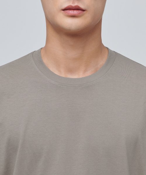 MUSINSA STANDARD（ムシンサスタンダード）の「[クールタンダード] リラックスフィットクルーネックTシャツ [ダスティベージュ]（Tシャツ/カットソー・メンズ・その他・SMALL/MEDIUM/LARGE/X-LARGE/XX-LARGE/XXX-LARGE）」の4枚目の写真