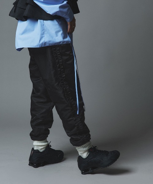 W:Huku（フーク）の「【W:Huku / ナイロンオックス】キルティング フリル パンツ / Nylon Oxford Quilted Frill Pants（その他パンツ・レディース・ブラック/ライトベージュ/カーキ・FREE）」の10枚目の写真