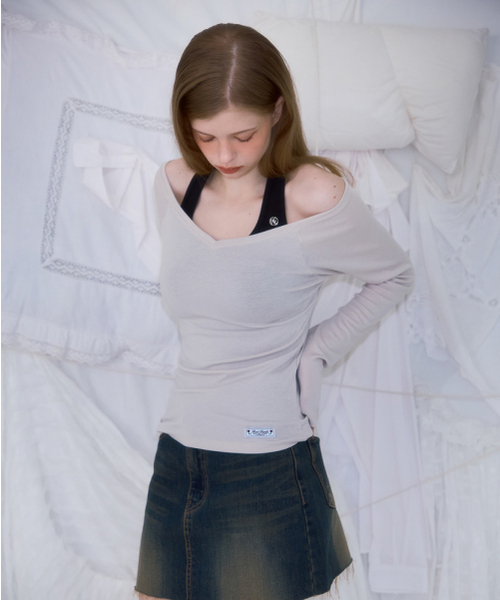 ROSEFRANTZ（ロゼフランツ）の「Soft Curve V-neck Long Sleeve [Beige]（Tシャツ/カットソー・レディース・Beige・OS）」の9枚目の写真